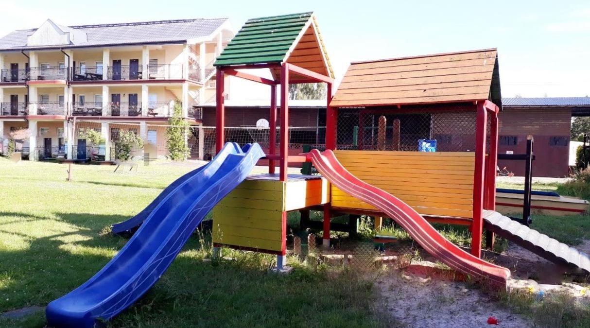 Ow Wilk - Pokoje I Domki Z Aneksami Kuchennymi, Parking, Plac Zabaw Łeba Εξωτερικό φωτογραφία